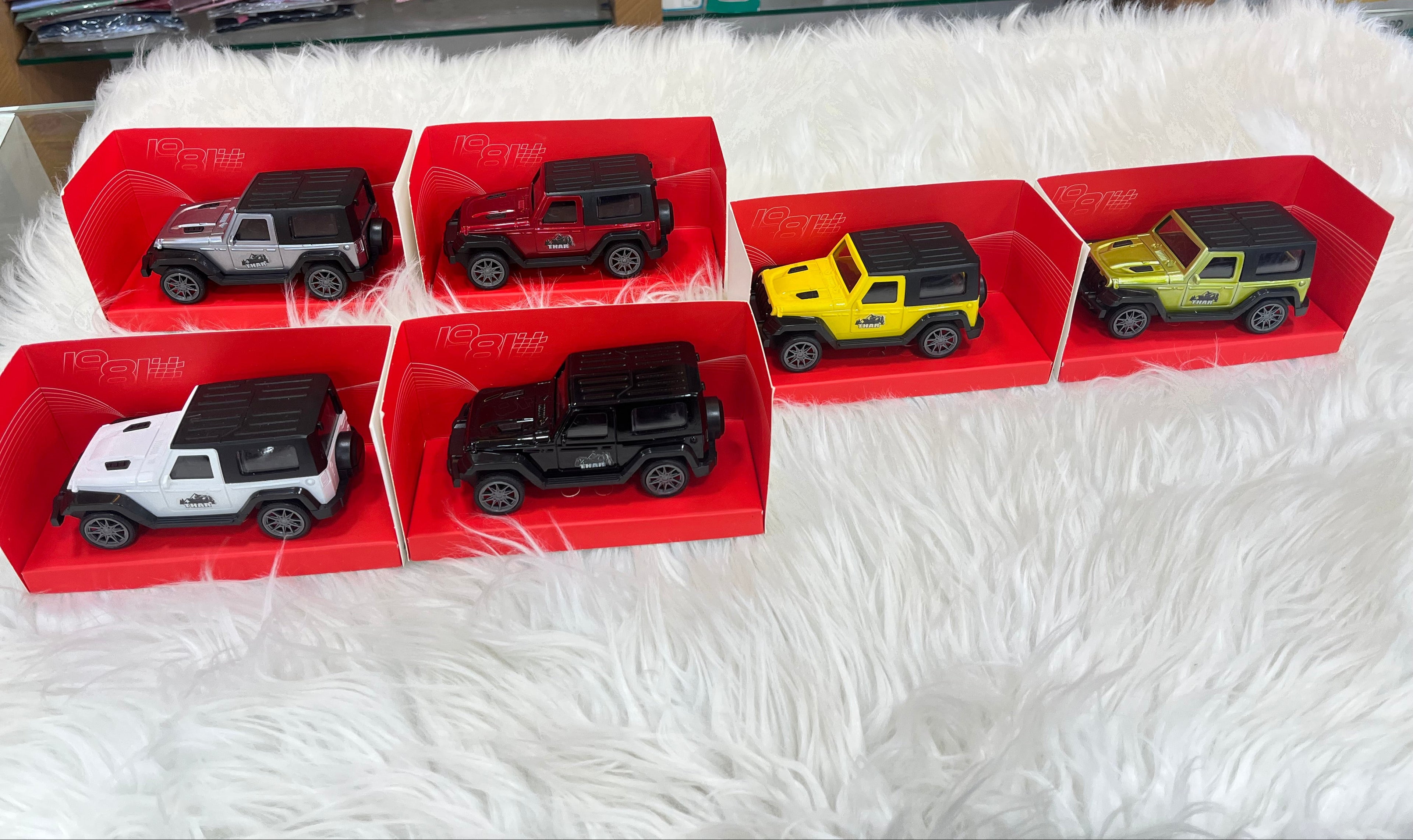 THAR - Meatl Pull back cars