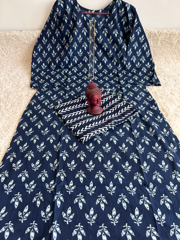 Navy Blue Distinctive Leafy Print Kurti Set