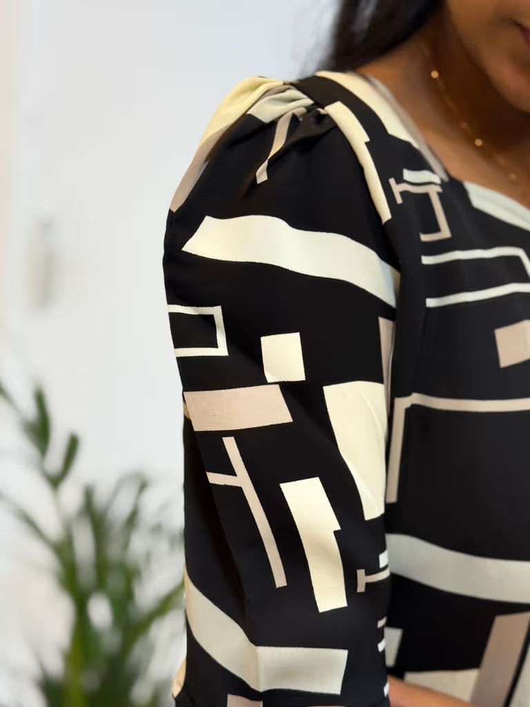 Urban Grid Black Maxi